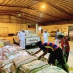 بحضور محافظ بارق البناوي .. جمعية البر ببارق تواصل تسليم السلال الرمضانية للعمالة المتضررة