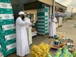 في مبادرة ” غذاؤنا .. غذائكم ”  جمعية البر ببارق توزع سلال غذائية لعمال البلدية