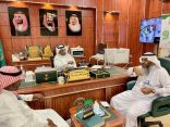 بمناسبة ذكرى اليوم الوطني 90  قام منسوبو جمعية البر ببارق بزيارة الدوائر الحكومية والجهات الخيرية وبعض رجال الأعمال بالمحافظة